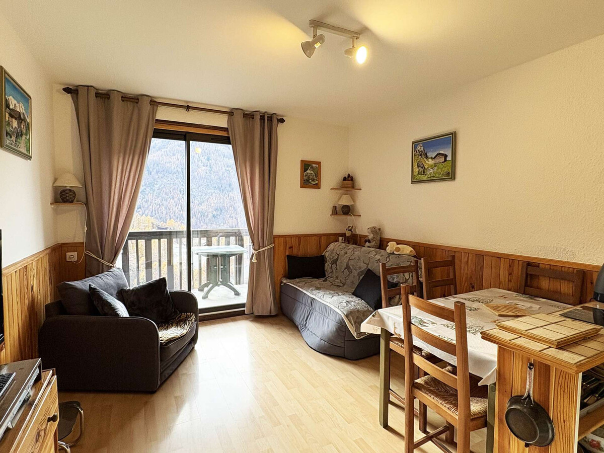 Studio 4 pers aux Orres, balcon sud avec vue vallée - Photo 2