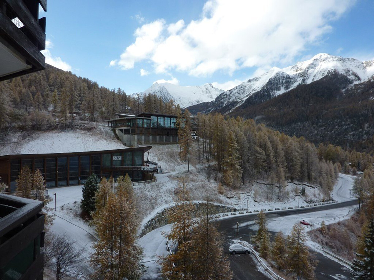 Studio 4 pers aux Orres, balcon sud avec vue vallée - Photo 9