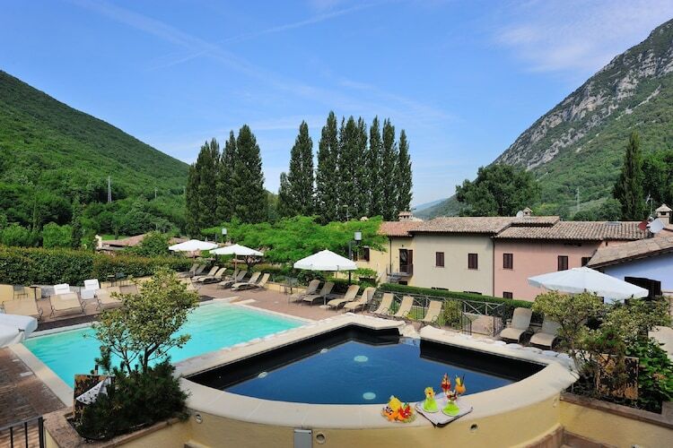 Maison 5 personnes avec piscines intérieure et extérieure à Foligno - Photo 7
