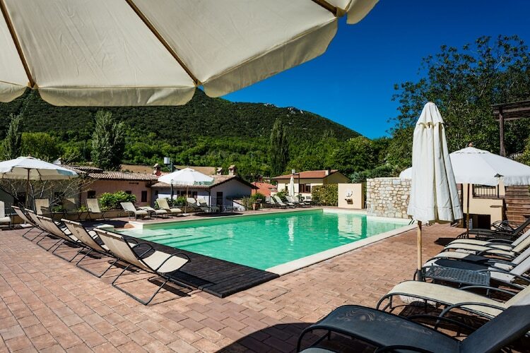 Maison 5 personnes avec piscines intérieure et extérieure à Foligno - Photo 8