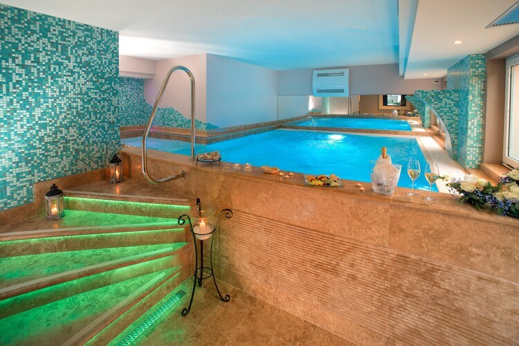 Maison 5 personnes avec piscines intérieure et extérieure à Foligno - Photo 9