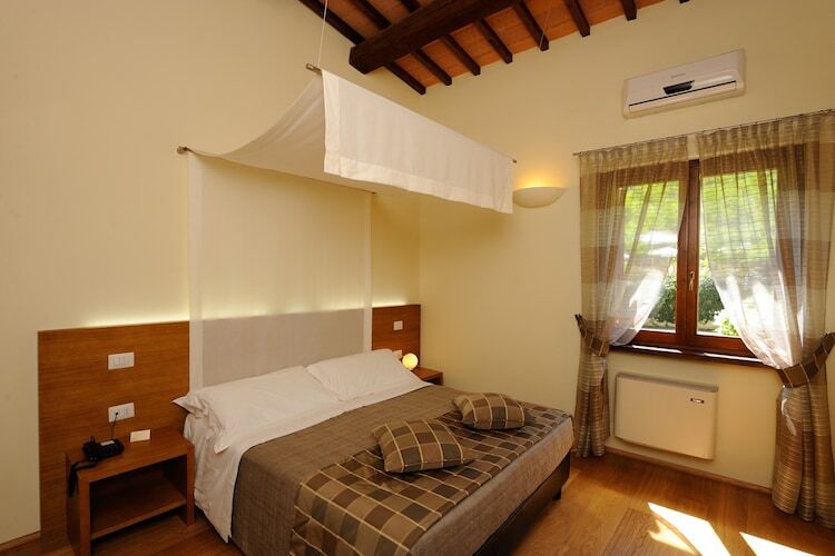 Maison 5 personnes avec piscines intérieure et extérieure à Foligno - Photo 12