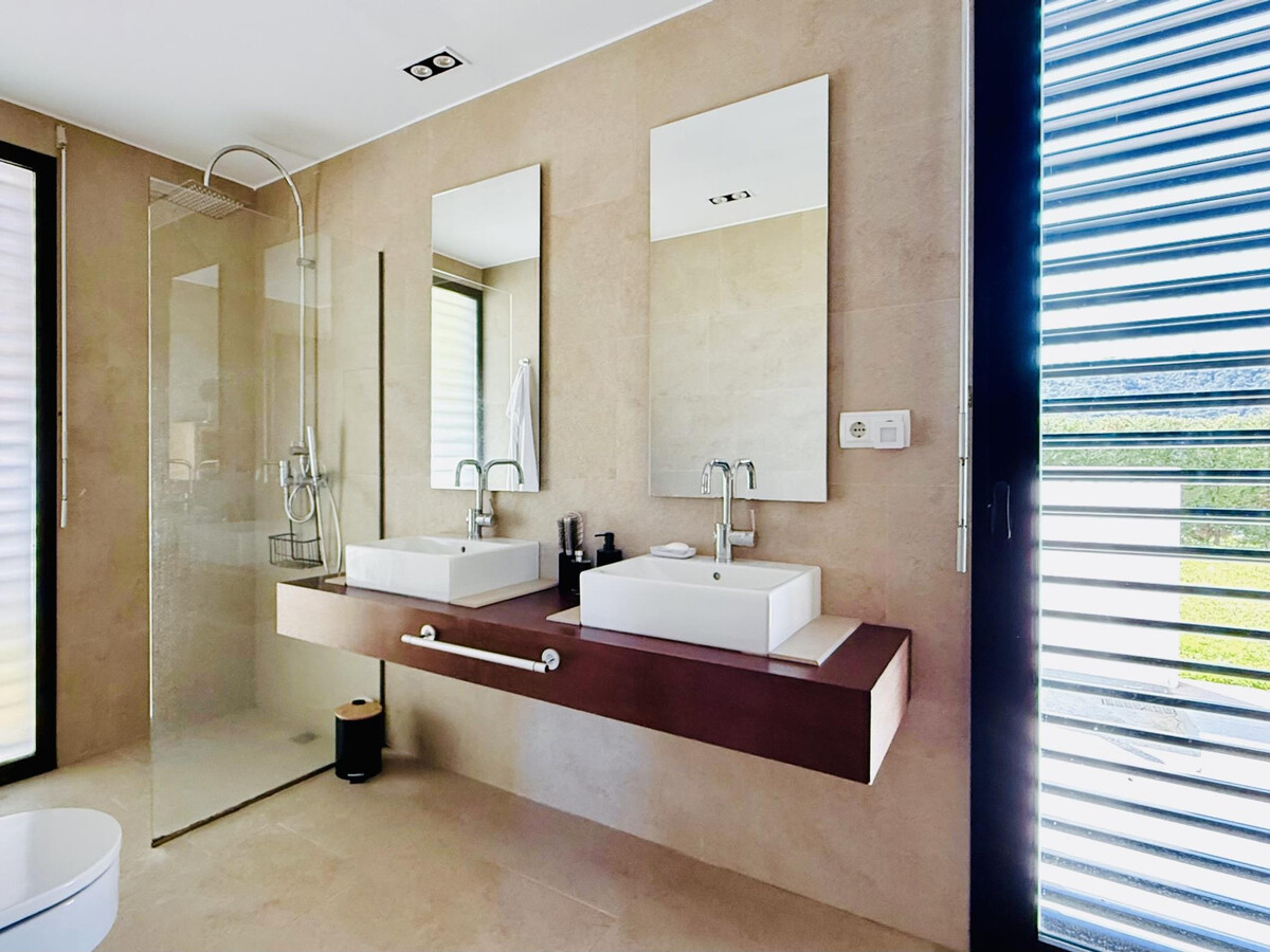 Spacieuse maison moderne avec piscine privée à Santa Cristina d'Aro - Photo 16