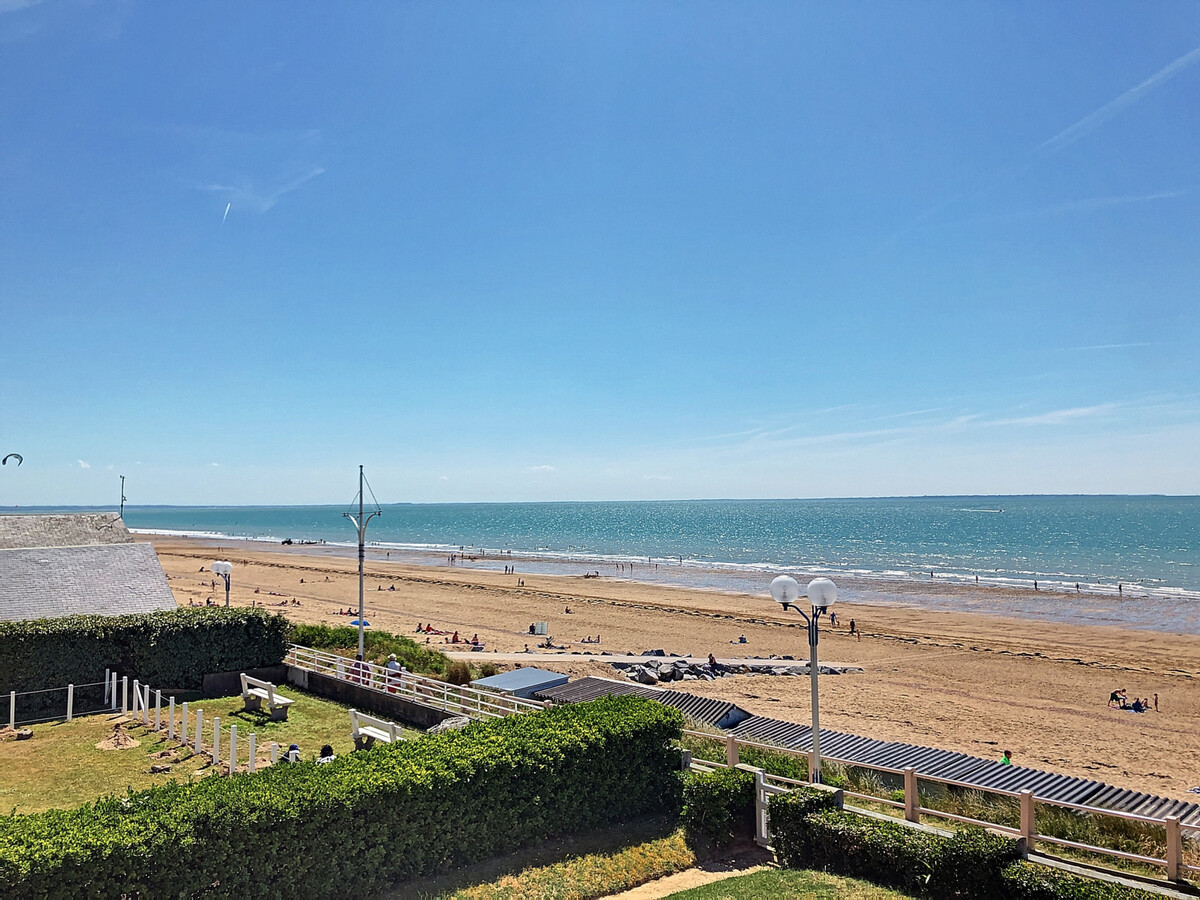 Appartement face mer avec jardin privatif à Jullouville - Photo 17