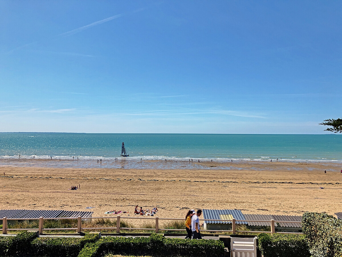 Appartement face mer avec jardin privatif à Jullouville - Photo 18