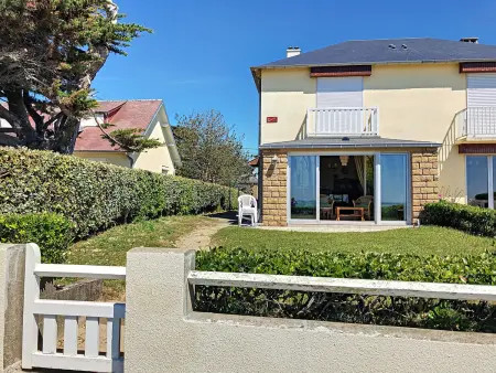Location appartement à Jullouville, Appartement avec balcon, jardin, et accès plage