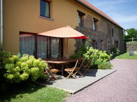 Location gite à Savigny (Manche), Grande maison avec piscine chauffée et spa dans la Manche