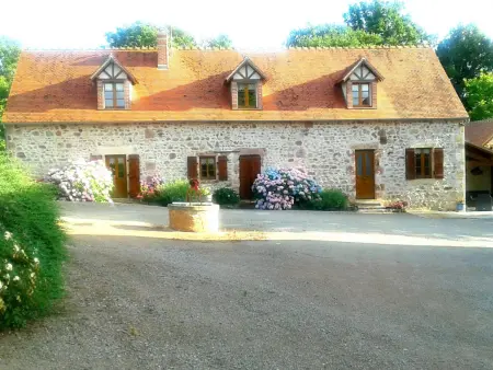 Location gite à Haut Bocage Maillet, Maison de ferme restaurée avec animaux admis, proche du Cher
