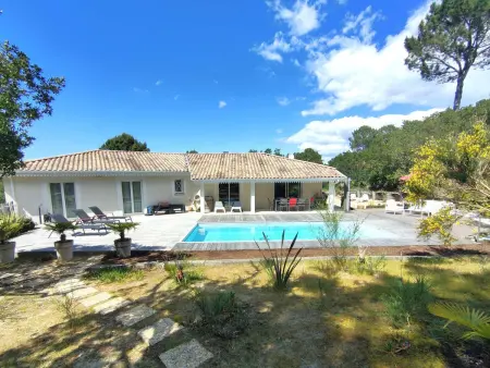 Location villa à Lège Cap Ferret, Villa spacieuse avec piscine chauffée, jardin et terrasse à Petit-Piquey