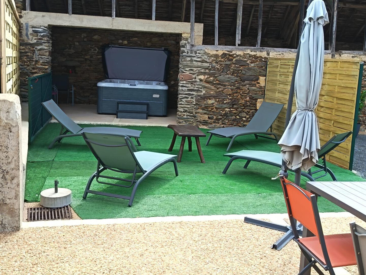Gite rural 60 m² avec jacuzzi privatif, à Génis - Photo 1
