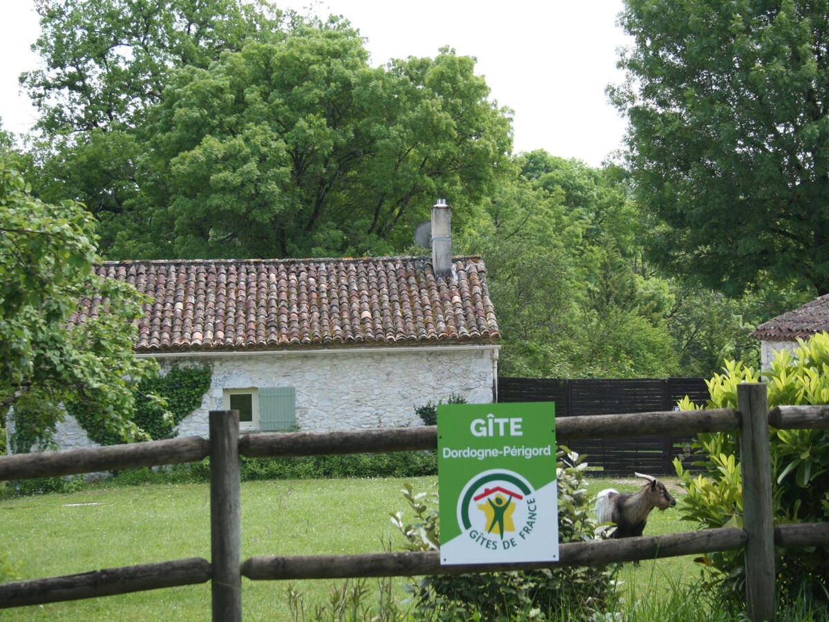 Gîte indépendant Périgord : piscine 14x7m et jardin 1000m² - Photo 3