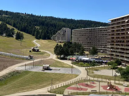 Studio rénové Superdévoluy : balcon plein sud face aux pistes : photo 11