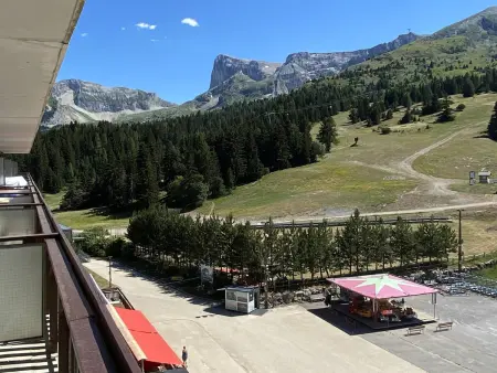 Studio rénové Superdévoluy : balcon plein sud face aux pistes : photo 12