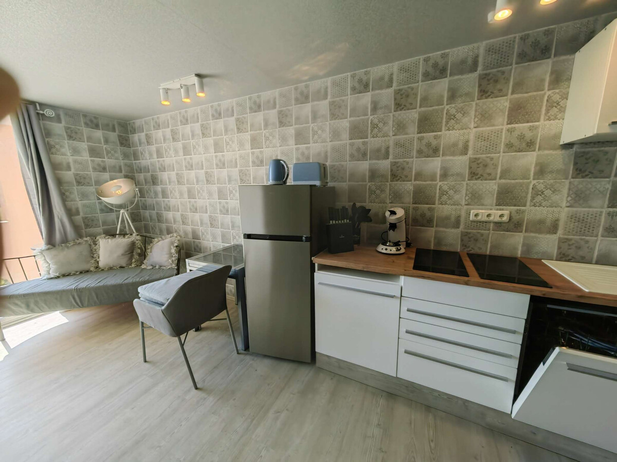 Studio rénové 30m² avec terrasse à 1km de la plage - Photo 2