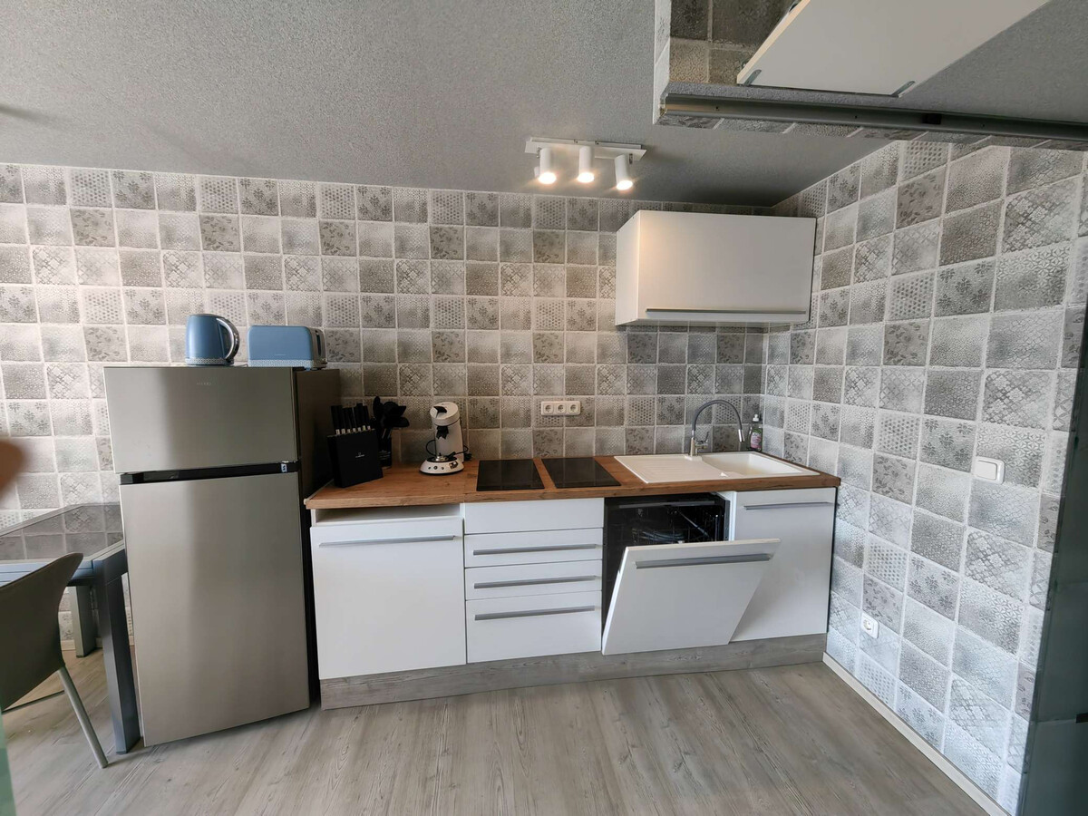 Studio rénové 30m² avec terrasse à 1km de la plage - Photo 3