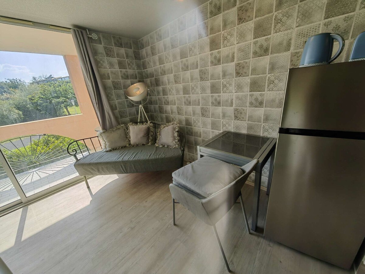 Studio rénové 30m² avec terrasse à 1km de la plage - Photo 4