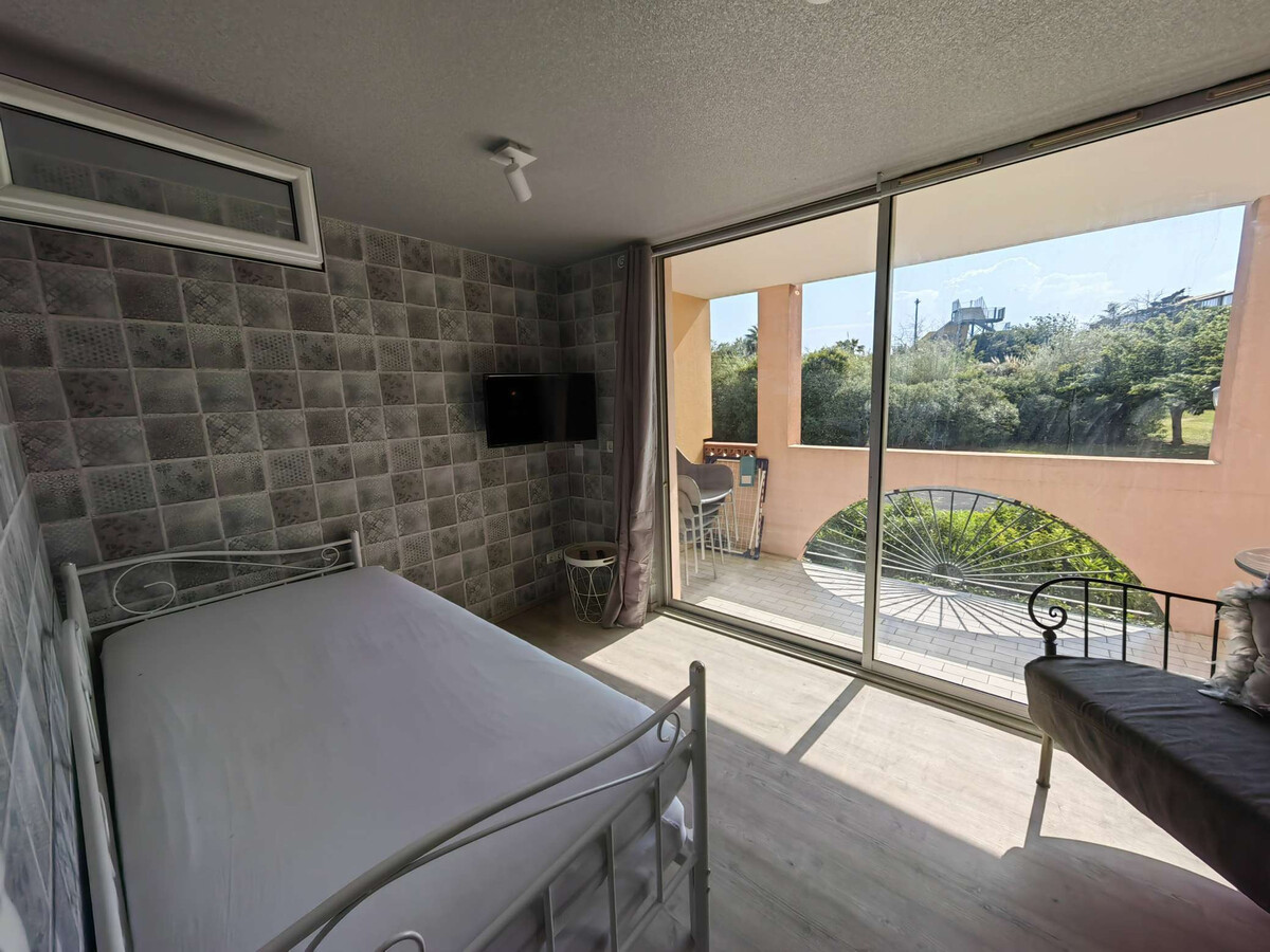 Studio rénové 30m² avec terrasse à 1km de la plage - Photo 5