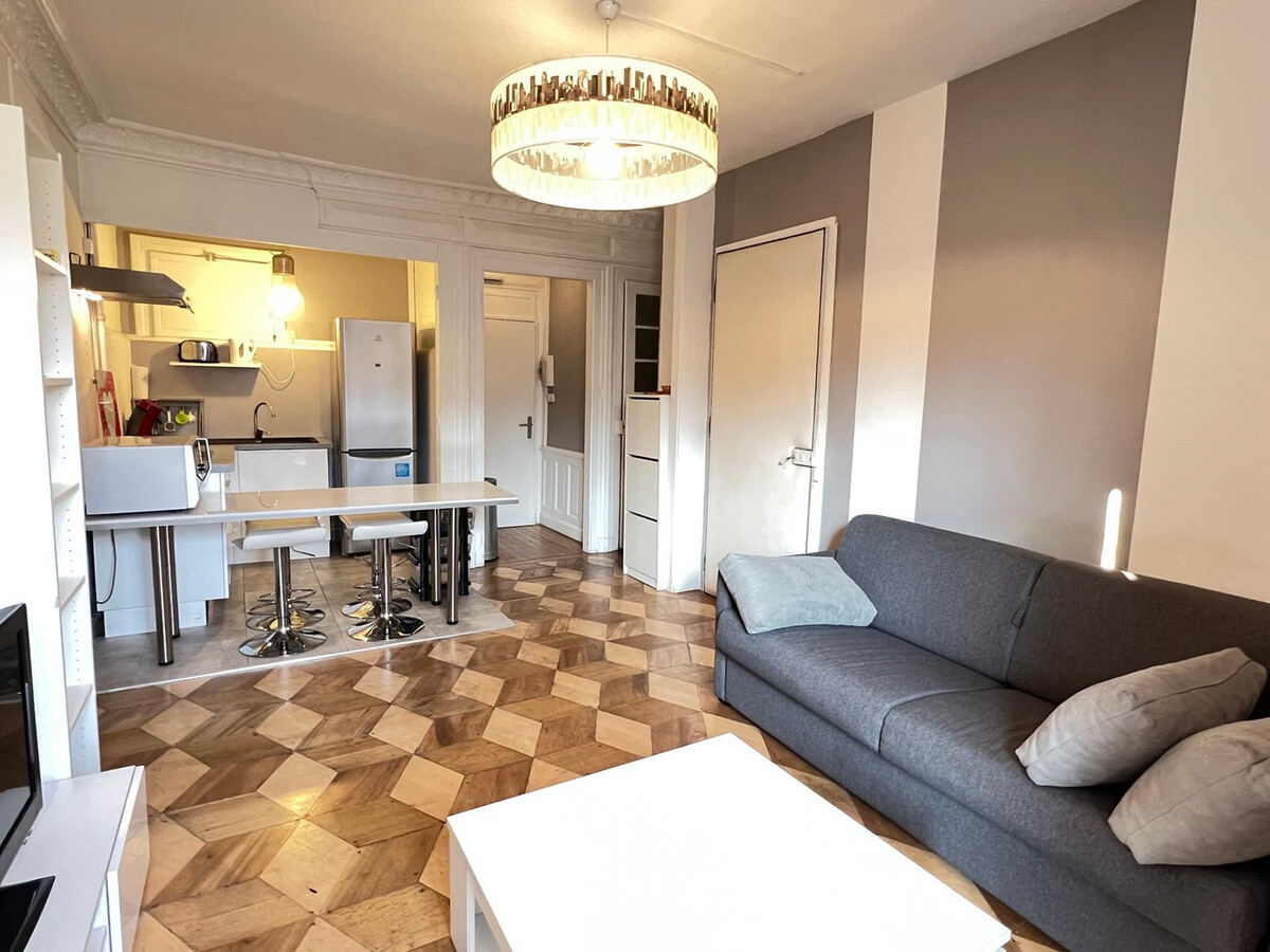 T1 moderne avec balcon au centre-ville d'Aix-les-Bains - Photo 1