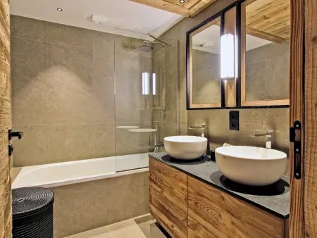 Appartement 5 chambres luxe avec spa et terrasse 108m² aux Allues : photo 16