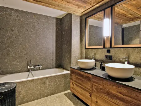 Appartement 5 chambres luxe avec spa et terrasse 108m² aux Allues : photo 20