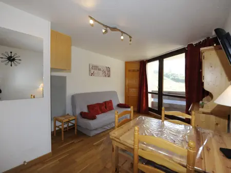 Location appartement à Les Menuires, Studio confortable avec balcon, départ skis aux pieds