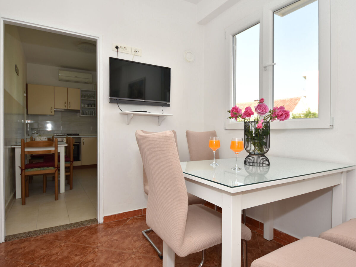 Maison Irma - 6 chambres à 100 m de la mer, Sukošan - Photo 4