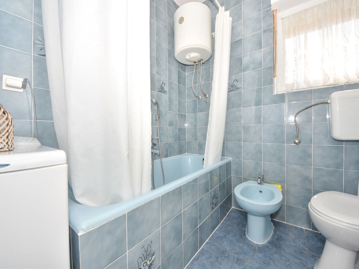 Maison Irma - 6 chambres à 100 m de la mer, Sukošan - Photo 22