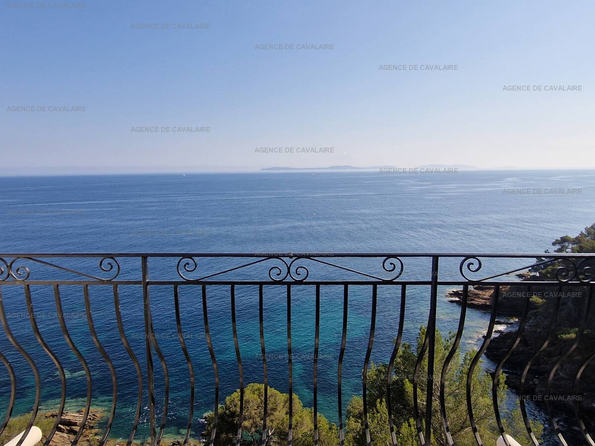 Appartement rénové 58m² avec terrasse vue îles à Cavalaire - Photo 3