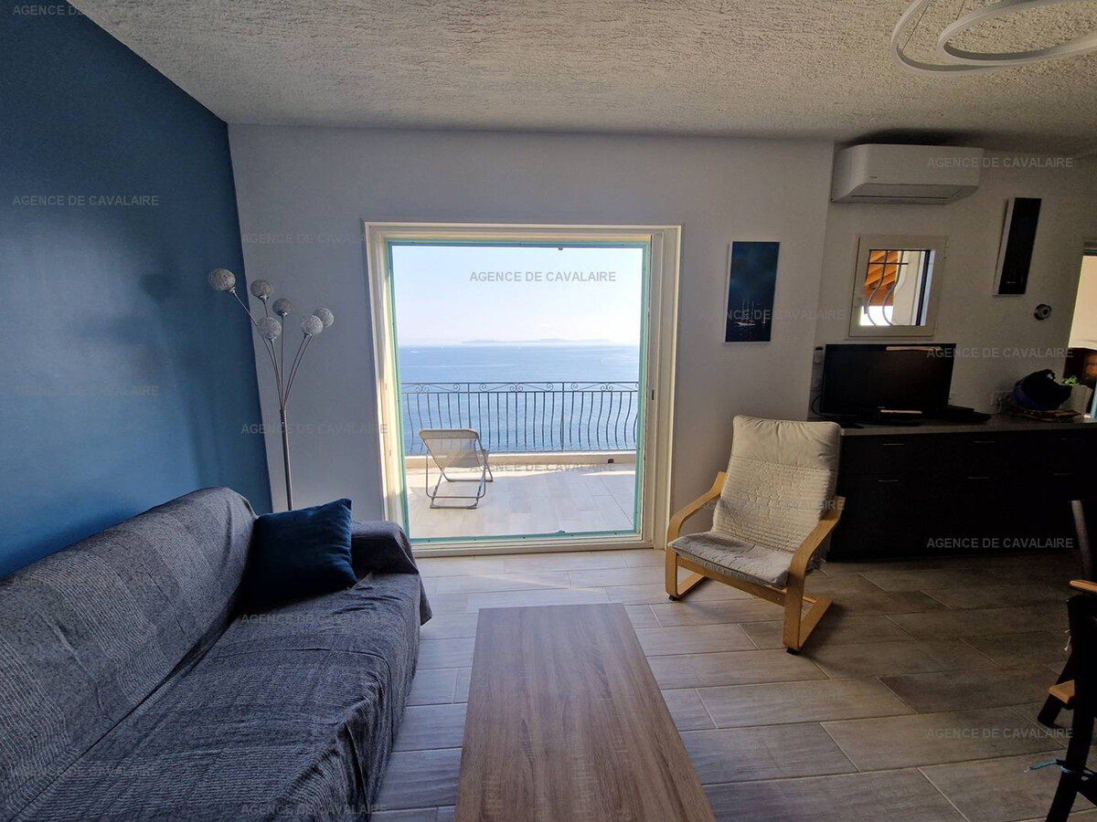Appartement rénové 58m² avec terrasse vue îles à Cavalaire - Photo 4