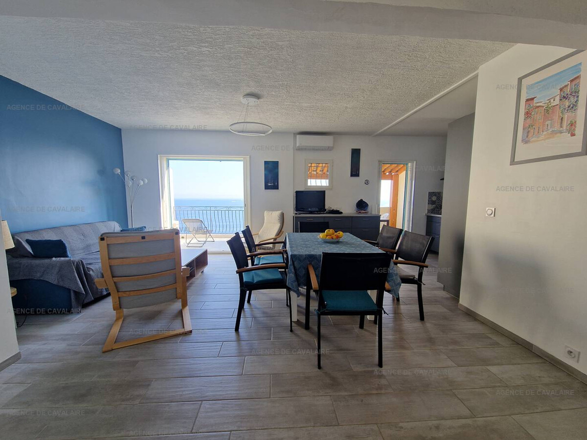 Appartement rénové 58m² avec terrasse vue îles à Cavalaire - Photo 5