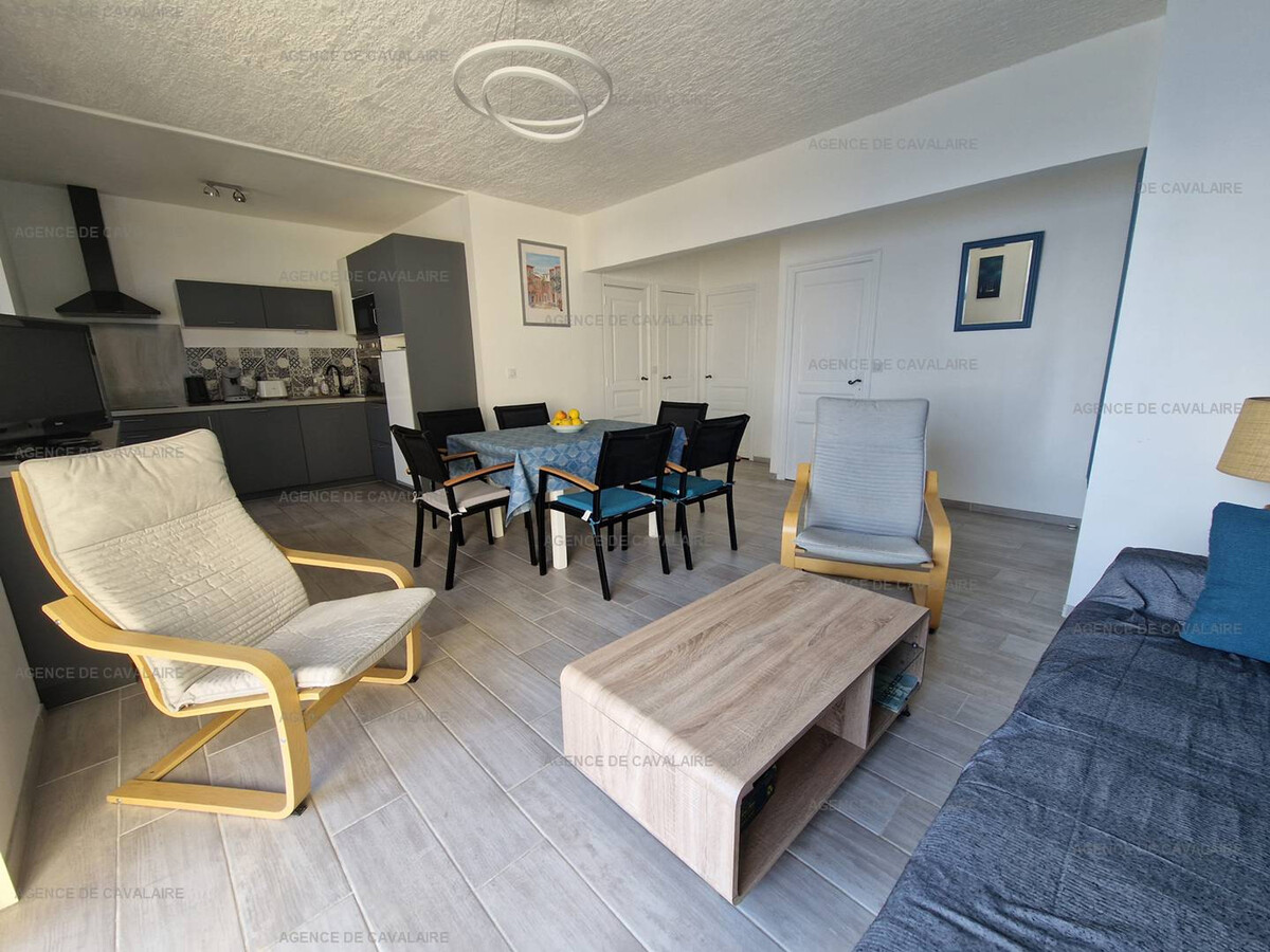 Appartement rénové 58m² avec terrasse vue îles à Cavalaire - Photo 7