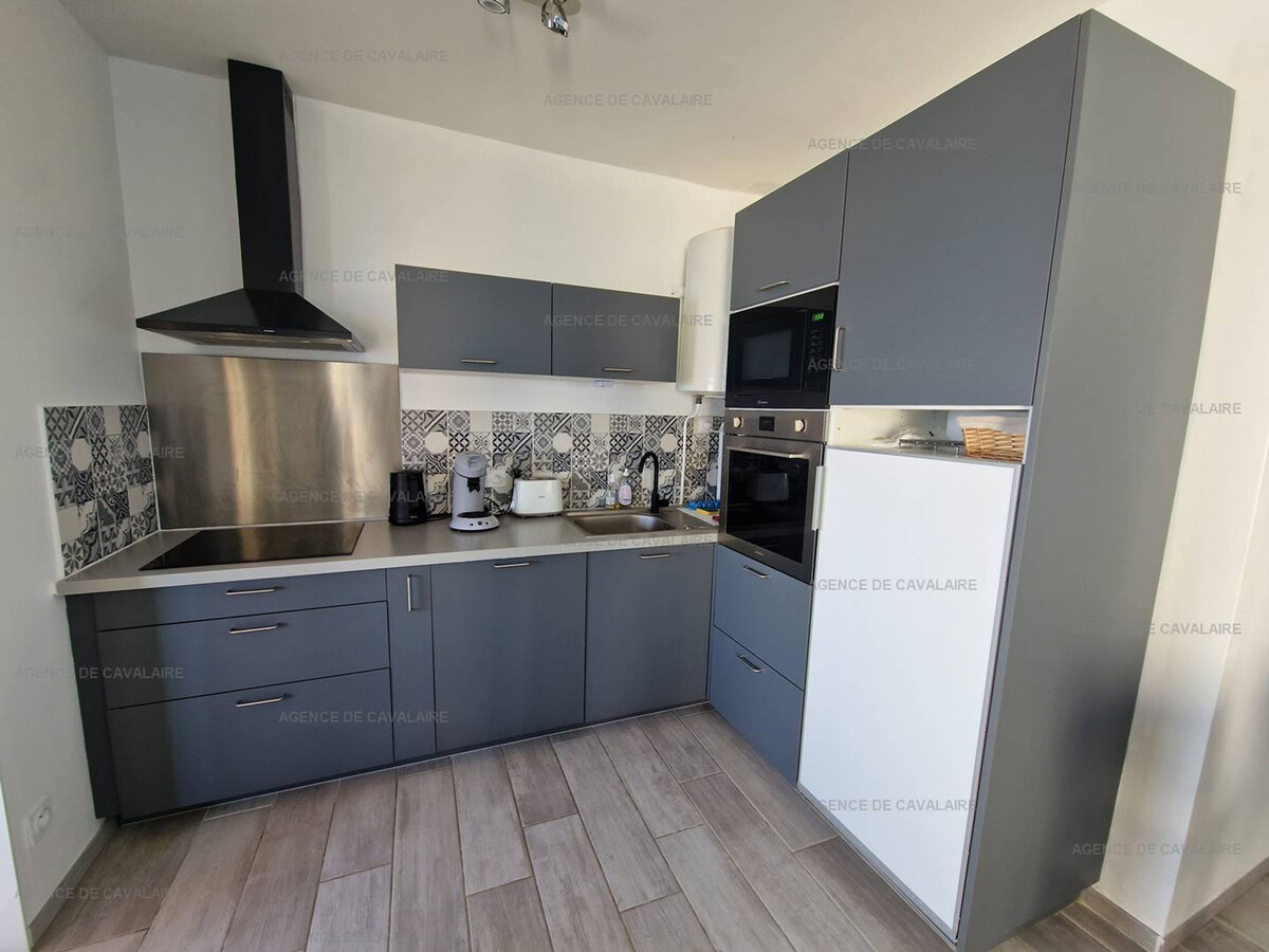 Appartement rénové 58m² avec terrasse vue îles à Cavalaire - Photo 8