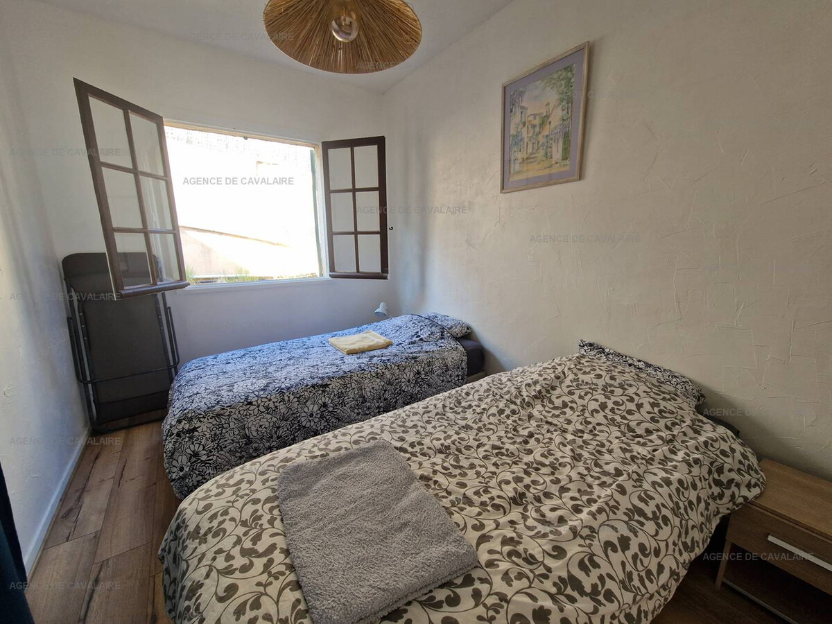 Appartement rénové 58m² avec terrasse vue îles à Cavalaire - Photo 9