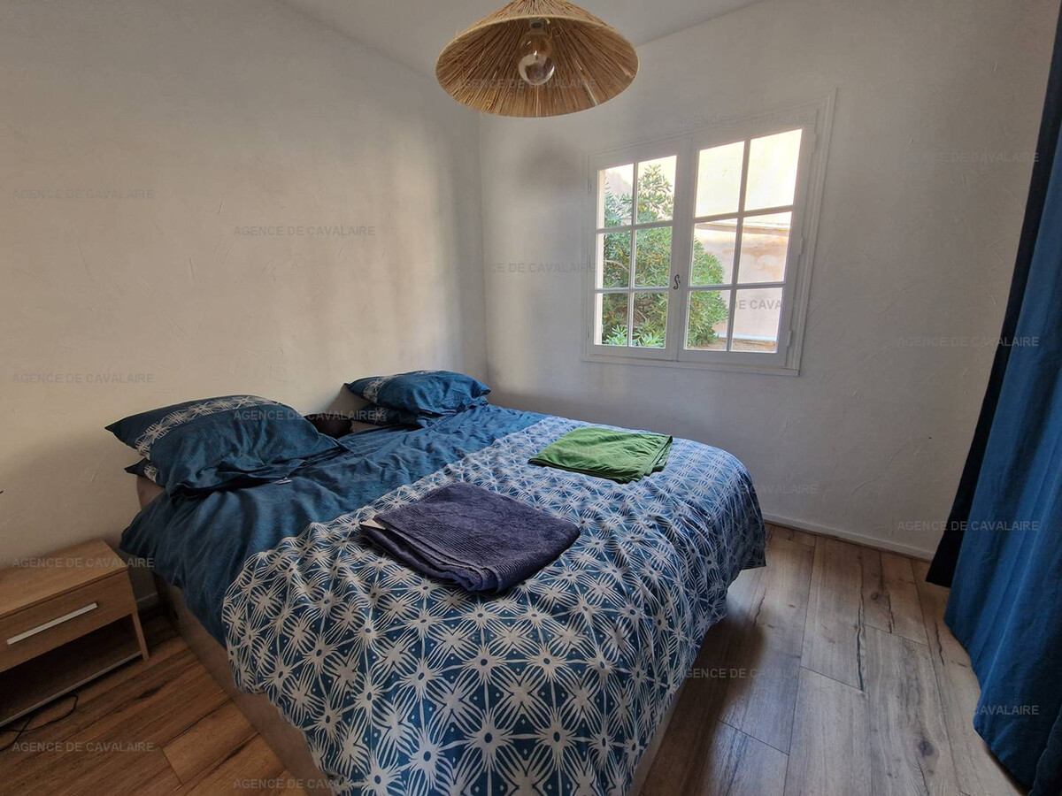 Appartement rénové 58m² avec terrasse vue îles à Cavalaire - Photo 11