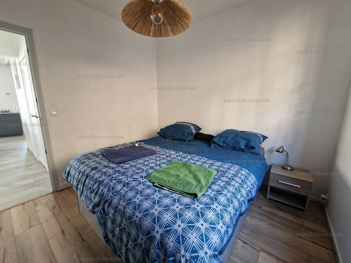 Appartement rénové 58m² avec terrasse vue îles à Cavalaire - Photo 12