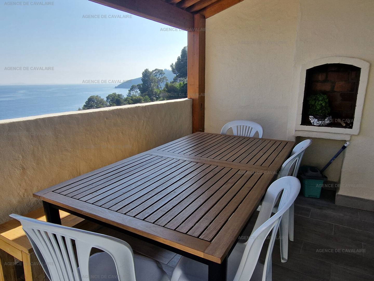 Appartement rénové 58m² avec terrasse vue îles à Cavalaire - Photo 15