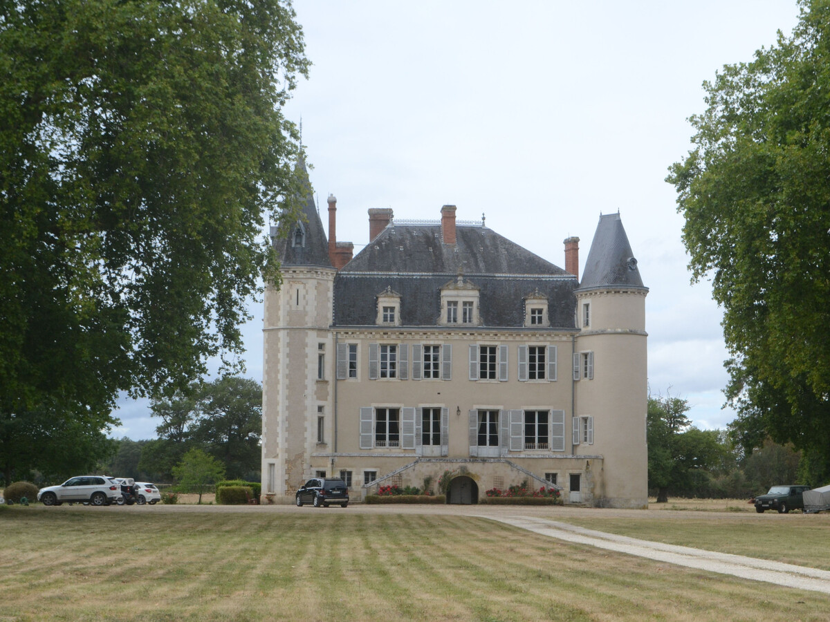 Gîte 12 pers. avec piscine couverte, barque et pêche en Berry - Photo 7
