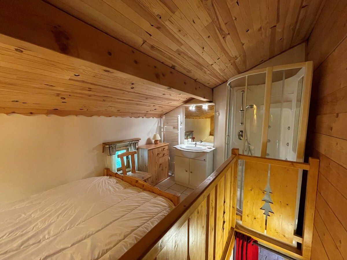 Chalet 8 pers, 5 ch, cheminée à 200 m des pistes - Photo 8