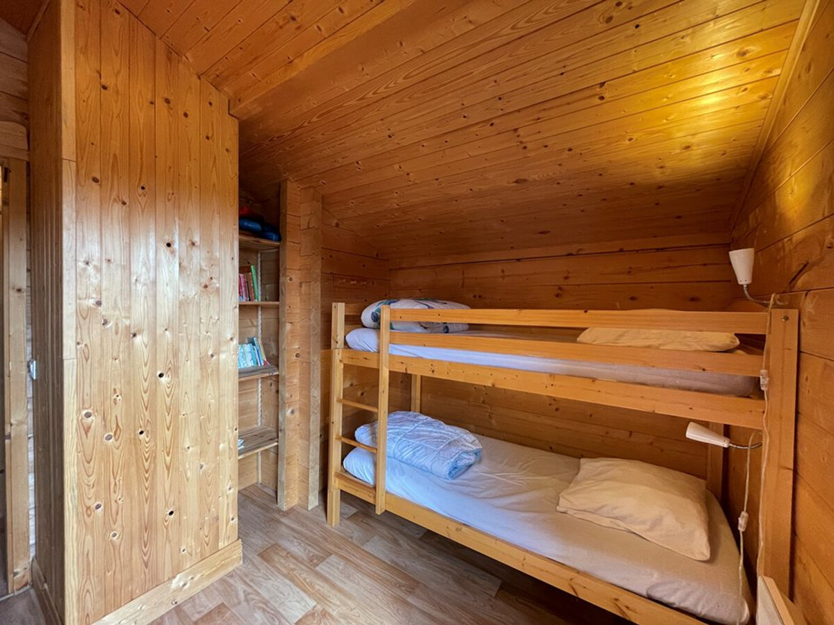 Chalet 8 pers, 5 ch, cheminée à 200 m des pistes - Photo 11