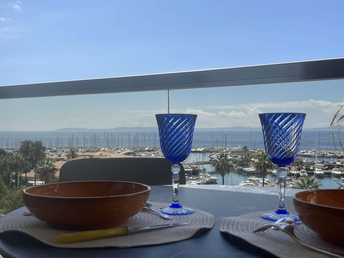 Appartement vue mer climatisé au port du Lavandou - Photo 1