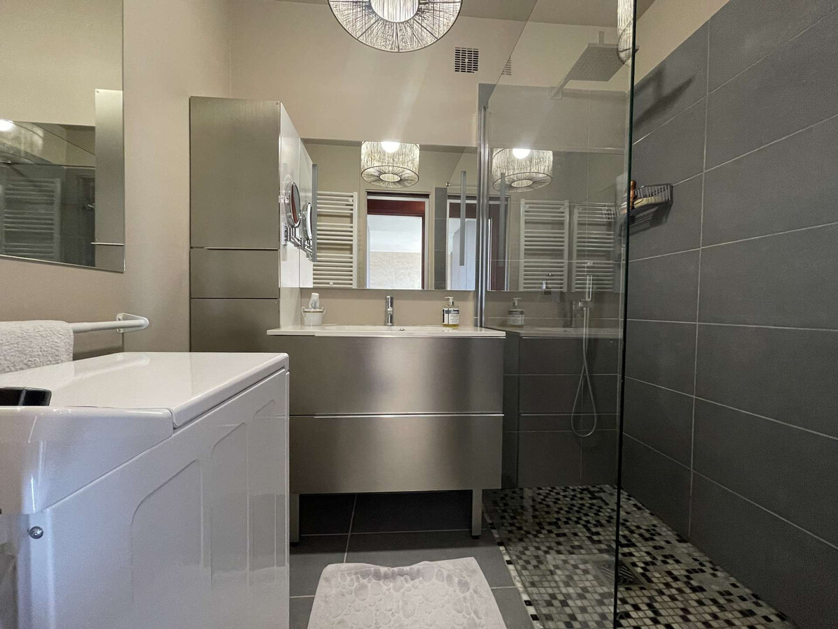 Appartement vue mer climatisé au port du Lavandou - Photo 8