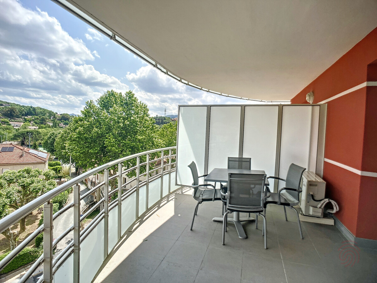 F2 climatisé avec terrasse vue casino, 50m des Thermes - Photo 10