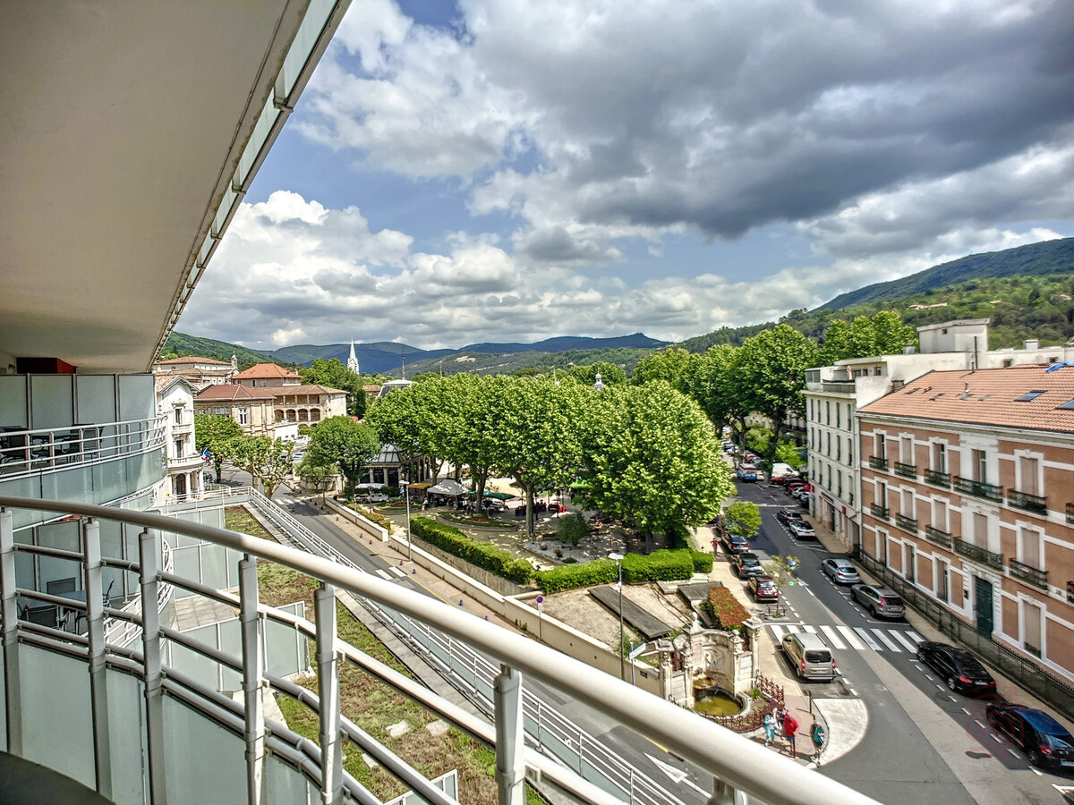F2 climatisé avec terrasse vue casino, 50m des Thermes - Photo 17