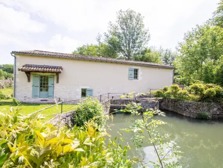 Location gite à Conne de Labarde, Ancien moulin dans le Périgord avec jardin privé, animaux acceptés