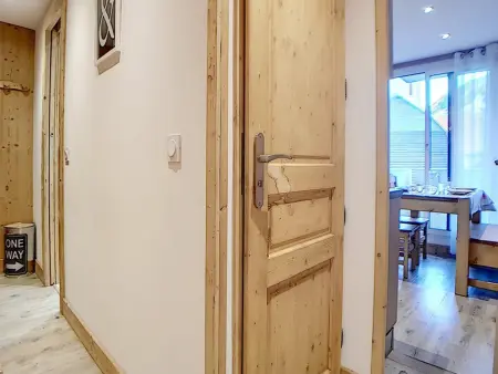 Studio rénové aux Menuires, pistes à 100 m, balcon Ouest : photo 6