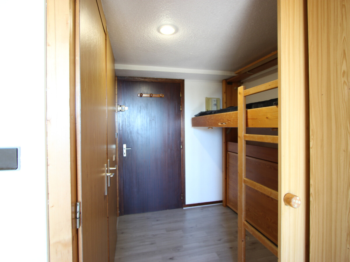 Studio cabine 24m² rénové, balcon ouest, parking - Photo 4