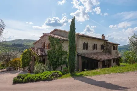Location maison à San Giovanni del Pantano (PG), Villa en Ombrie avec piscine d'eau salée