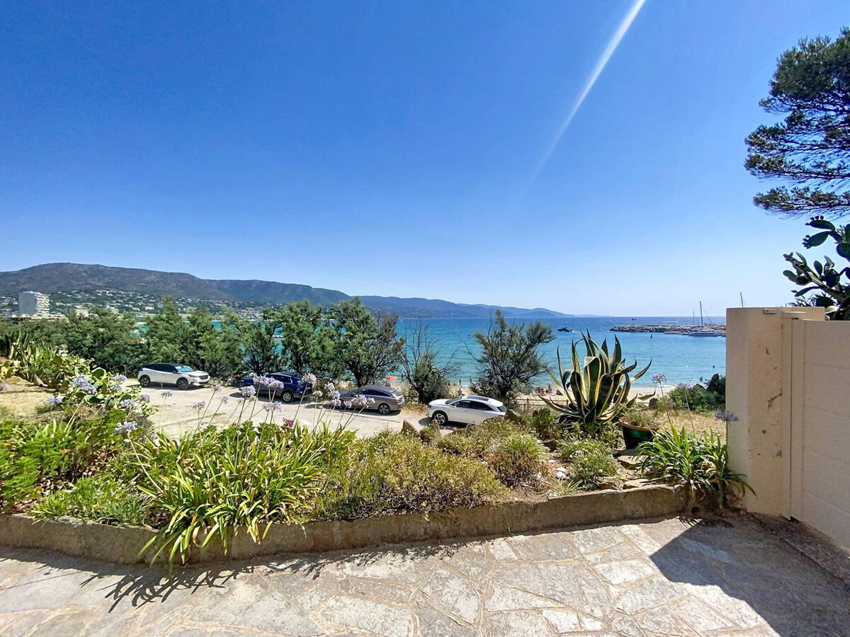 Studio 27m² bord de mer, accès plage direct à Bormes - Photo 11