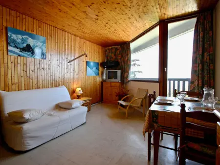 Location appartement à Chamrousse, Studio cosy au pied des pistes avec balcon et animaux bienvenus