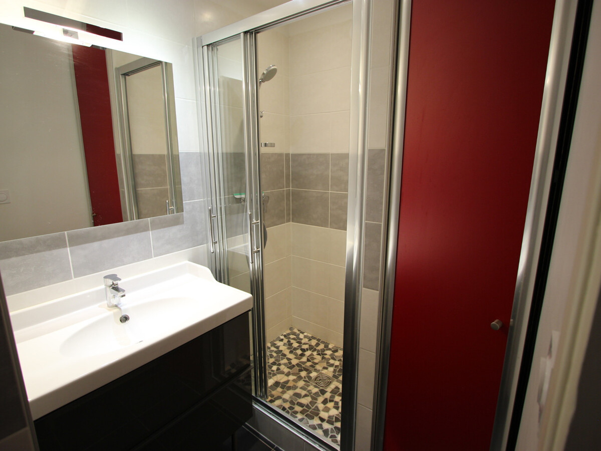 Appartement 42 m² Chamrousse, balcon ouest, équipements raclette - Photo 5